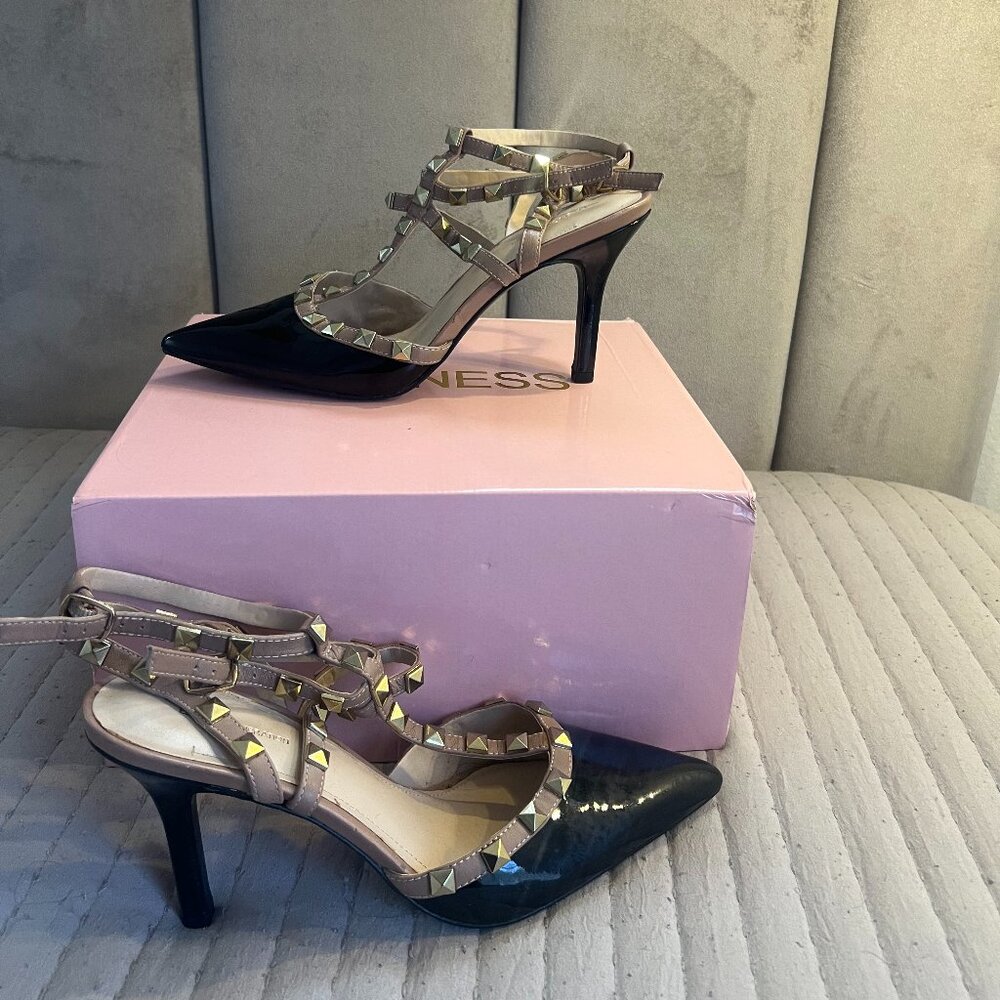 BCBGeneration Darron Two Black and Tan Pump